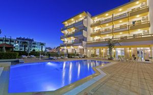 trianta hotel apartments 2*
