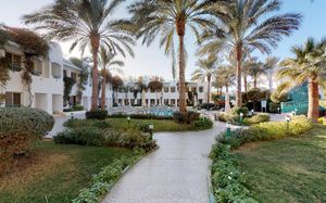 falcon hills 3*